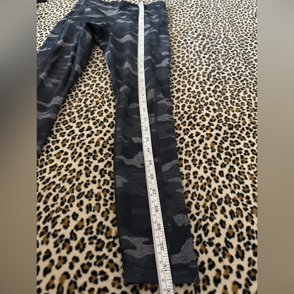 Athleta Ultimate Camo 7/8 Tight Stash Leggings with pocket - Picture 6 of 9